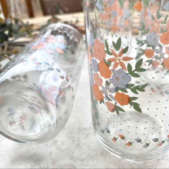 Vintage pastel floral drinking glasses set of 4 - Picture 4 of 7